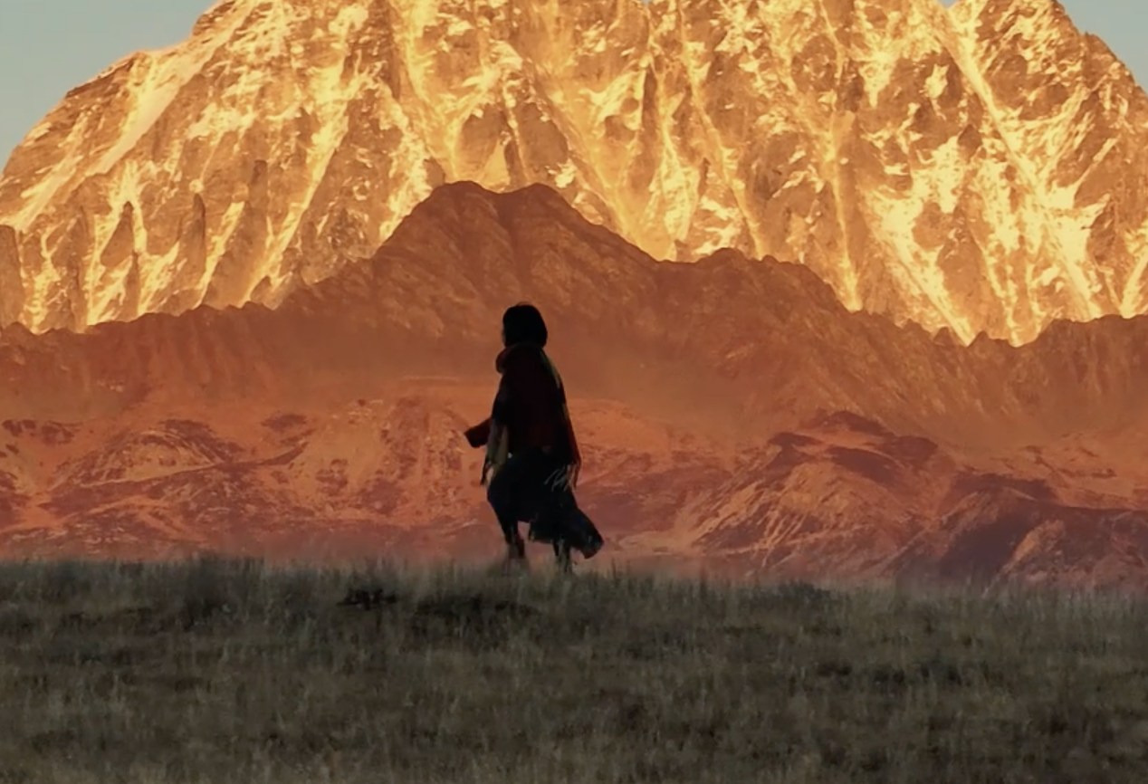 2025年照亮我的那束光我享受手握方向盘的时刻。车轮延伸，把烦忧甩在身后。风灌满