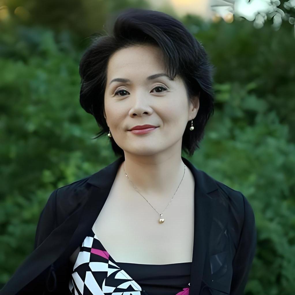 从洋房千金到灶台主妇，吴冕在起落里活成通透模样
 
吴冕出身书香世家，幼时住上海