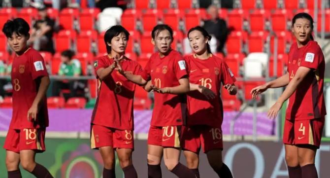 门将救了全队，前锋却在梦游。
 
三场小组赛，中国U20女足进6球丢3球。门将刘