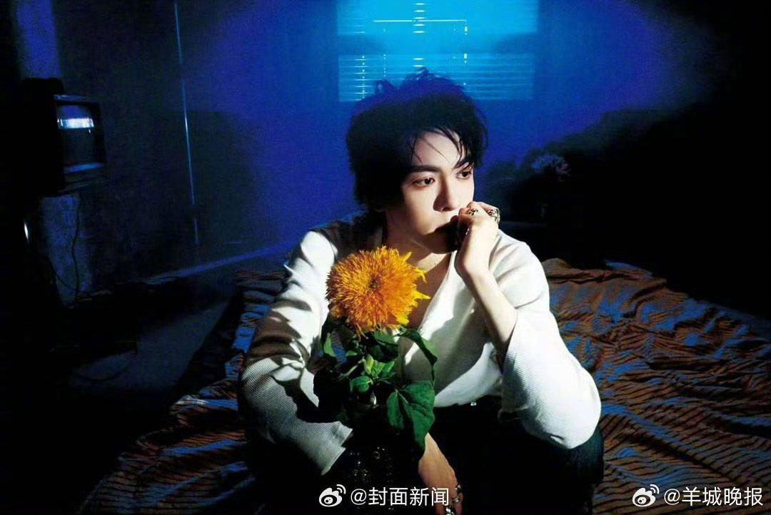【#曾舜晞谈月鳞绮纪武拾光角色魅力#：“三重身份”的复杂与成长太吸引人】#曾舜晞