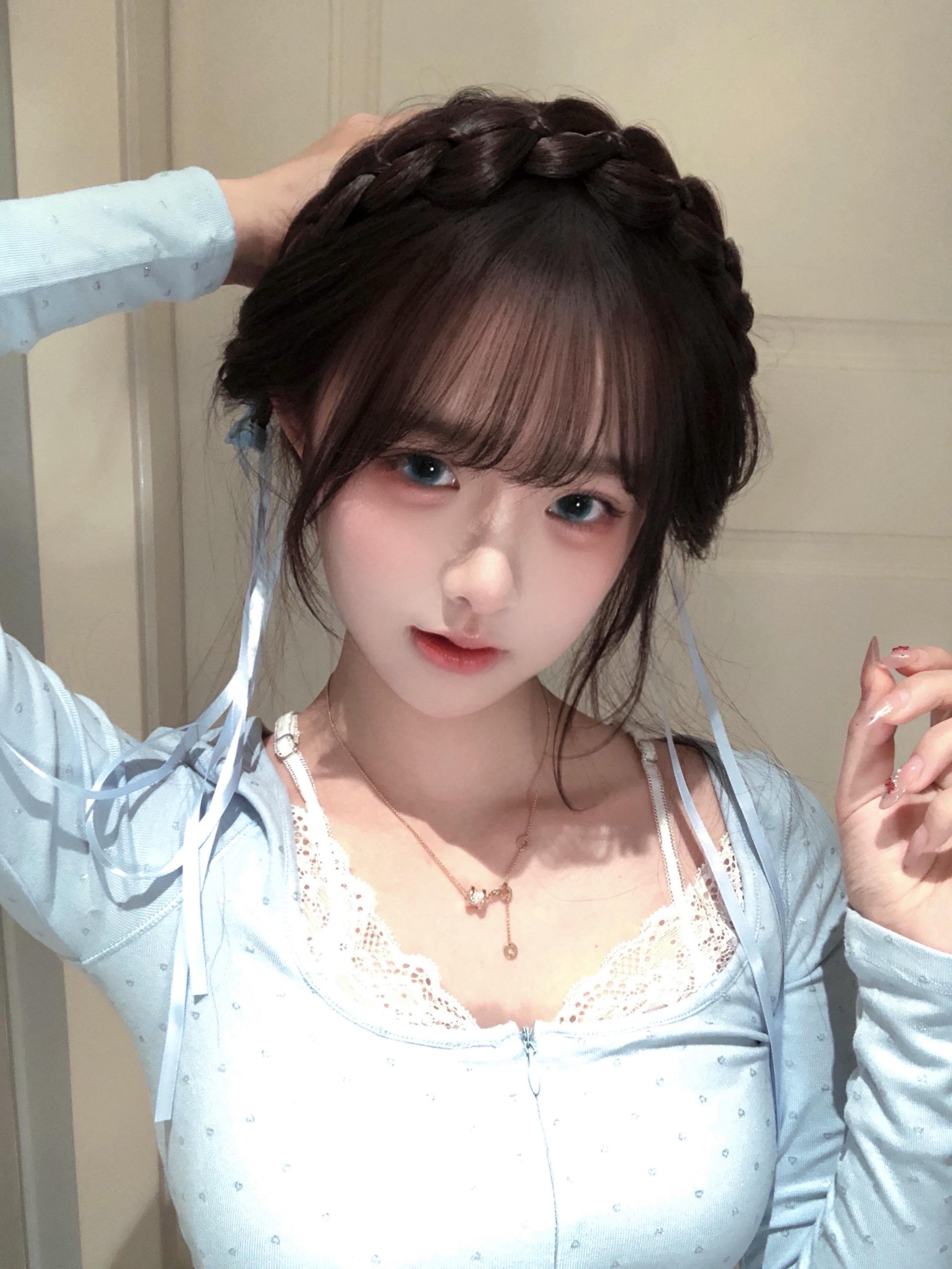 你能不能别和别人聊天了 哦哦 我才是别人