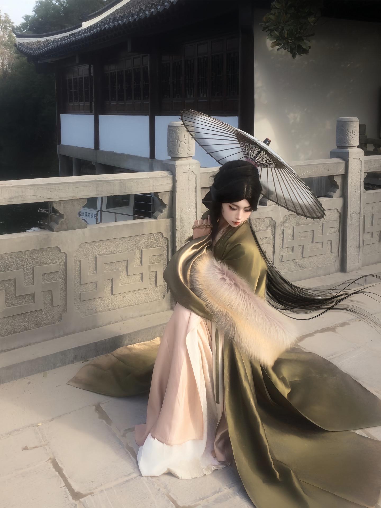 是大户人家嫡出的大小姐。