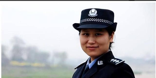 2008年汶川女警
揭衣露乳哺育9婴
归来后连升四级，结局让人泪目
2008年那