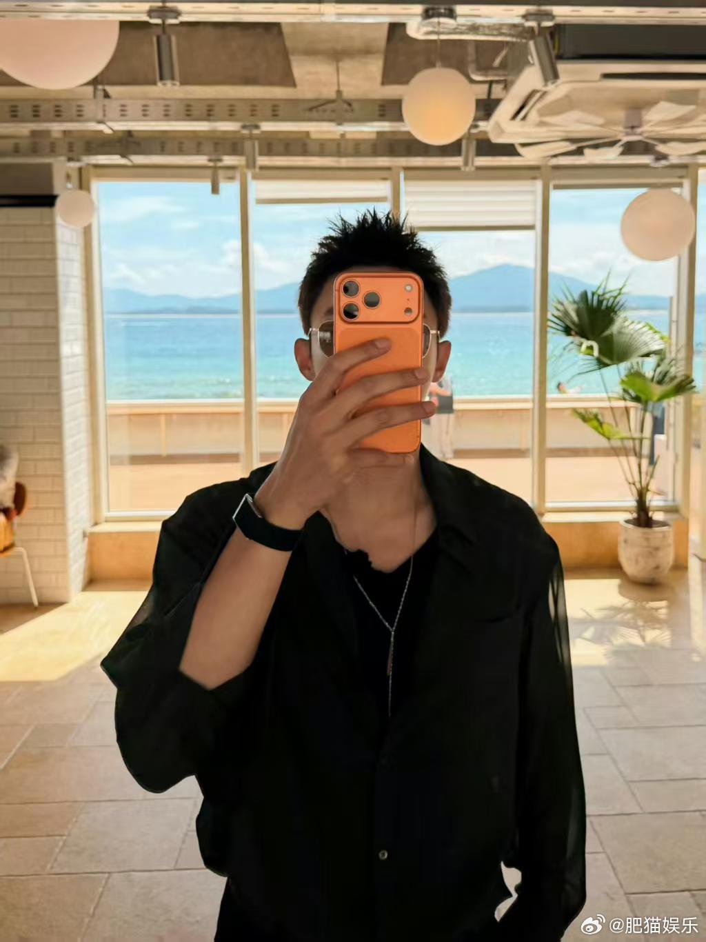 黄景瑜在ins发了自拍黄景瑜在ins发了美式前刺自拍  黄景瑜好像也非常知道自己