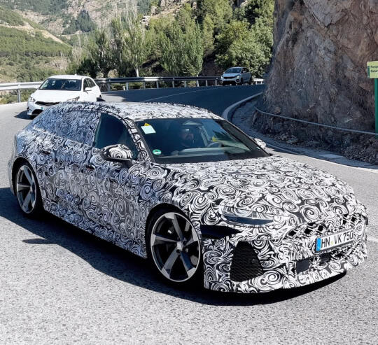 2026款奥迪RS6Avant，V6 PHEV还是V8 PHEV