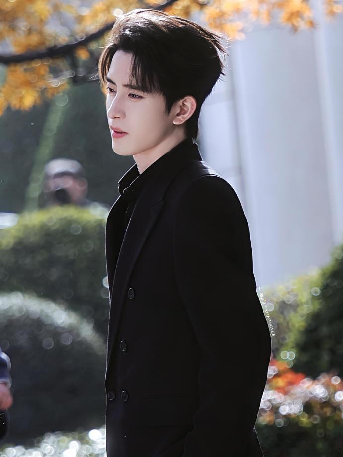 敖瑞鹏沈羽洁《不二之臣》开拍首日路透敖子和羽洁 都好好看啊男帅女美，对我的眼睛太