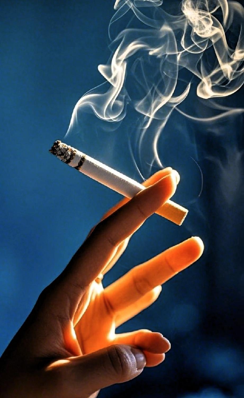 老公能戒掉烟和酒，
却戒不掉我，
这份深情如陈酿美酒，
越品越香。

生活中，他