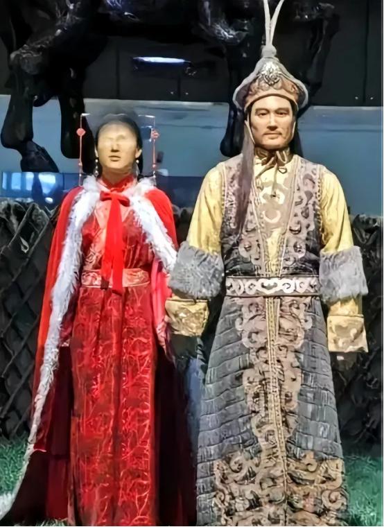 隋朝，14 岁的义成公主被嫁给了 65 岁的老可汗，新婚之夜，老可汗丝毫不怜惜年