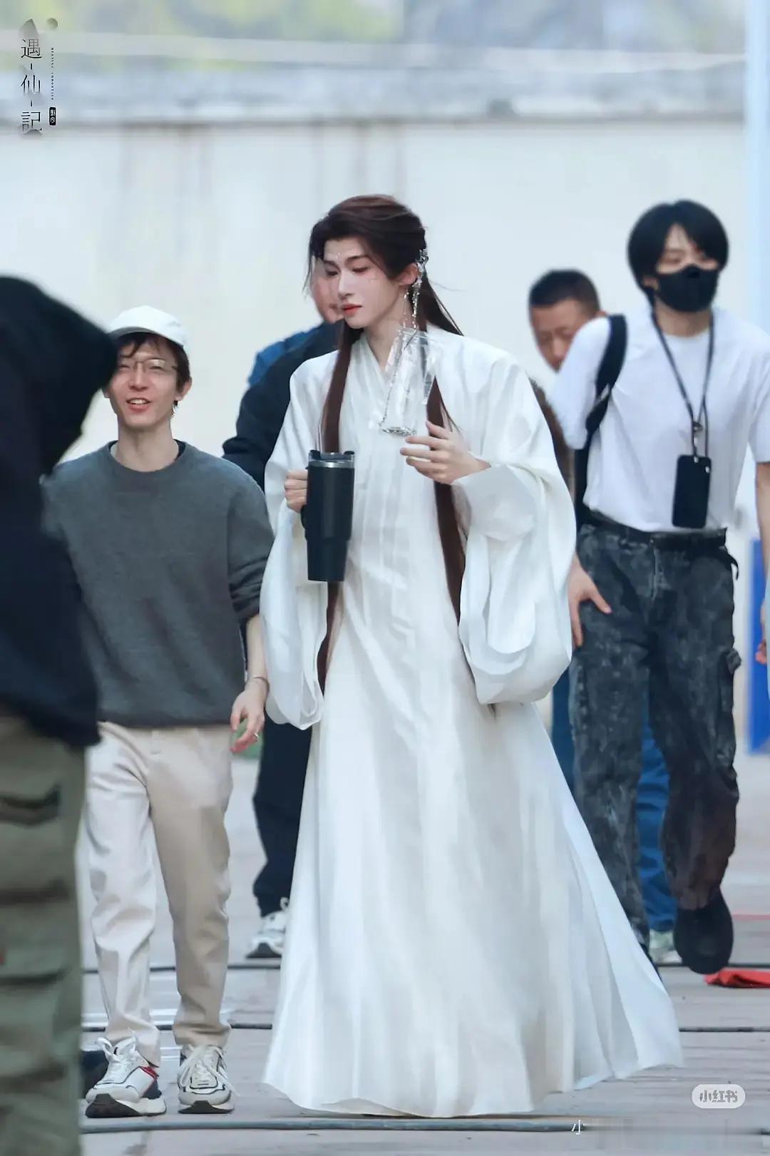 头一次知道小媚娃这么高大!郭老四到底多高? 