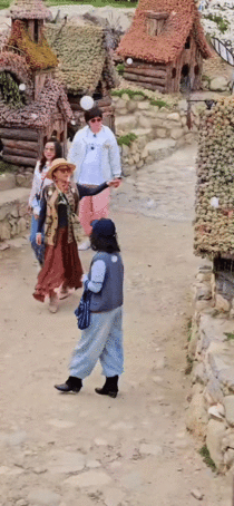 退役站姐给内娱老辈子出神图 没想到这群实力派姐姐会合体录综艺，阵容混搭又新奇，光