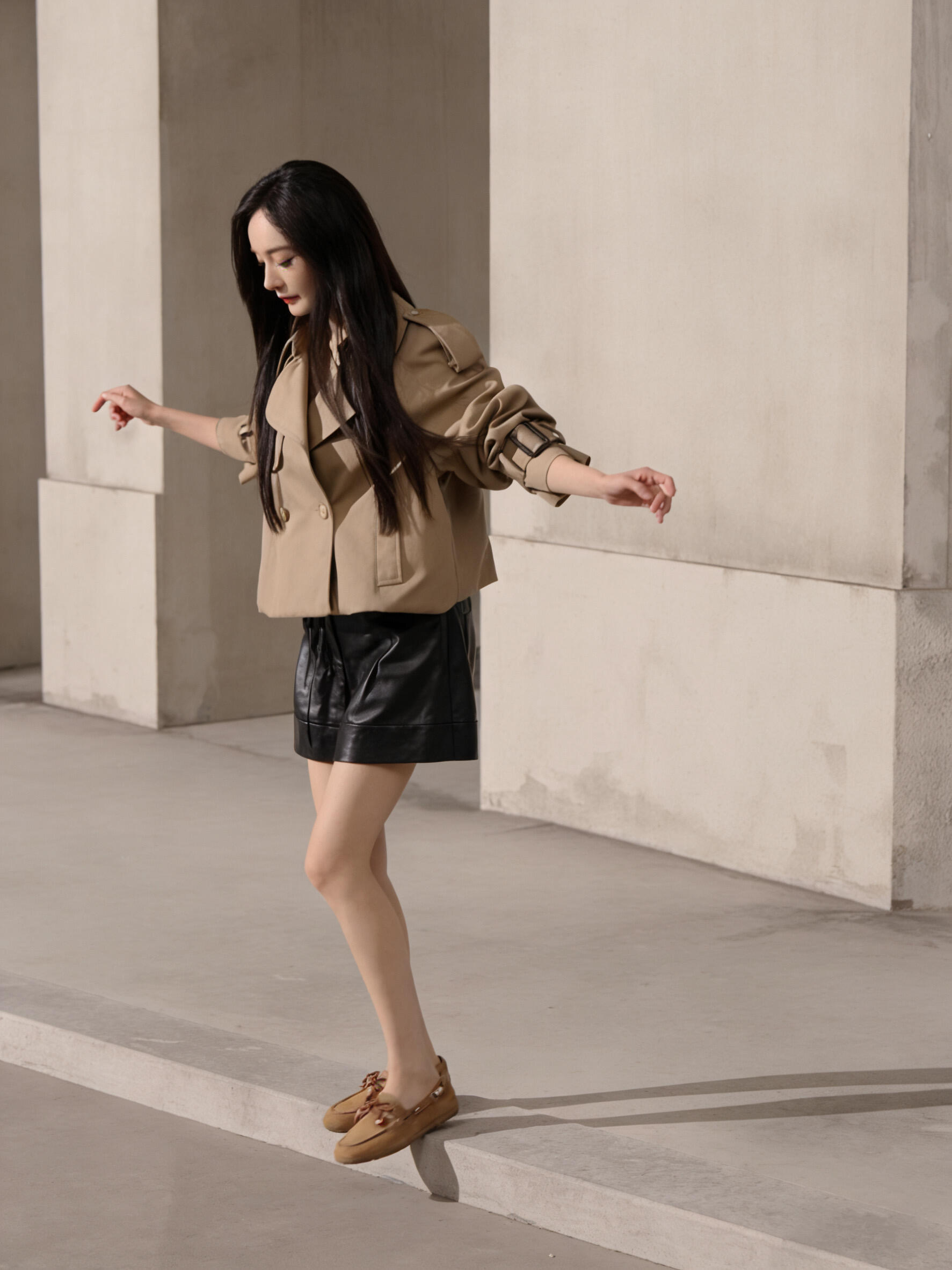 杨幂 in AYRA短裤 