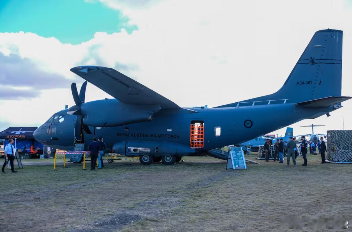 不要以为运输机只能运输，它还可以执行侦察等多种任务，沙特购买配备武装海上巡逻功能