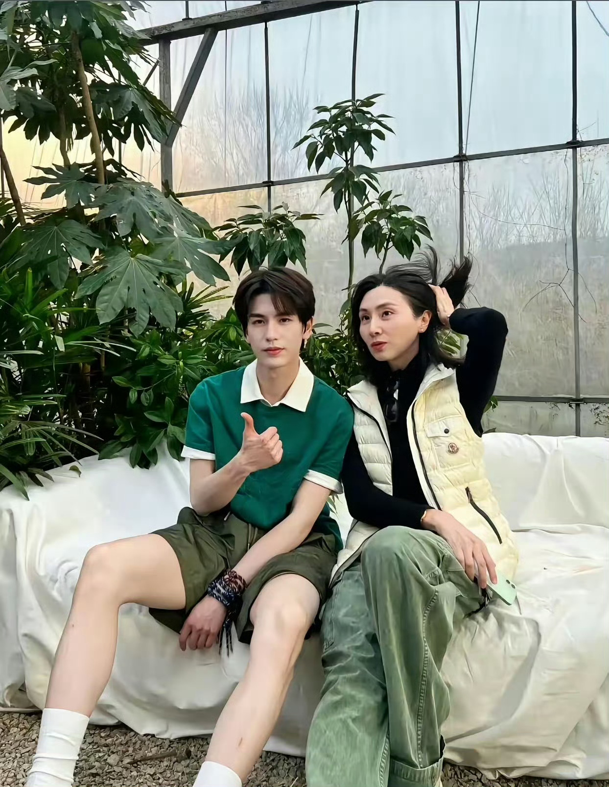 不整容也不医美，张凌赫的美貌遗传了妈妈的 ​​​！ ​​​