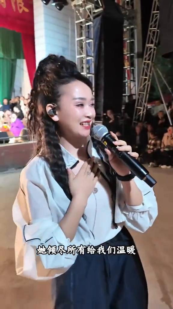 百善孝为先。
演唱：马美如。发行：美如印象。
是谁的故事讲啊讲不完，是谁的苦心天