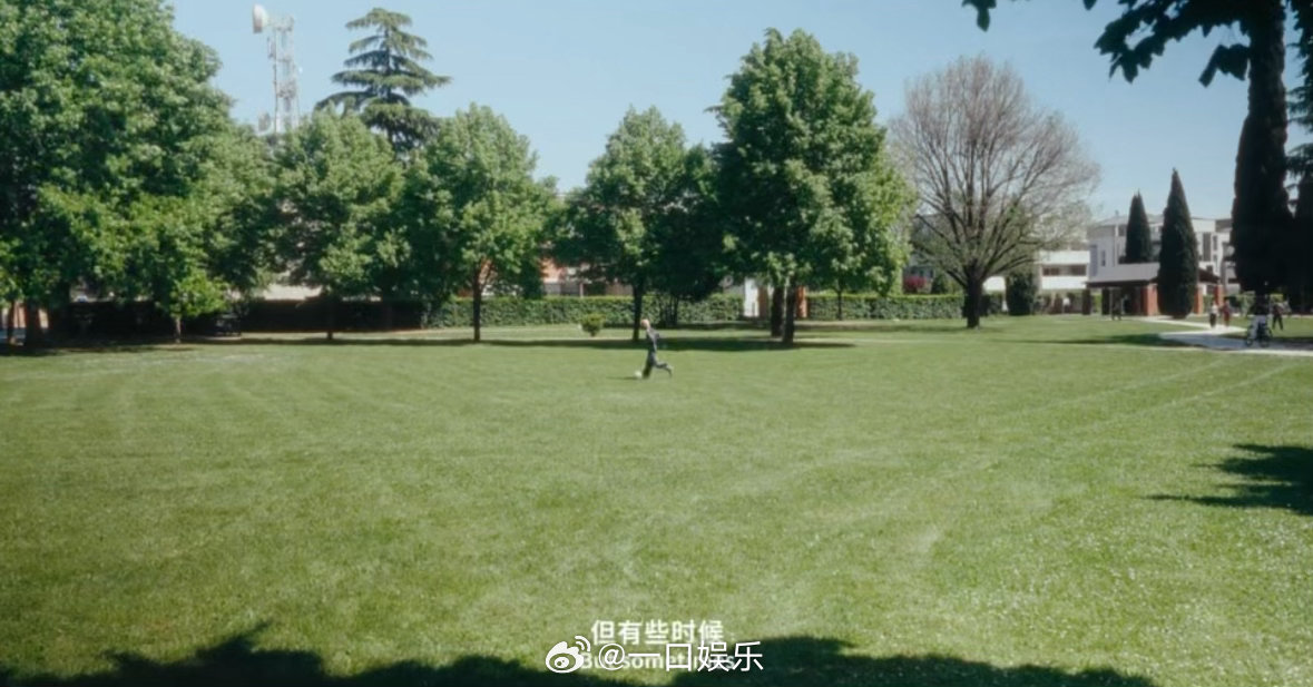 NikeCryoshotNikeX2米卡产出的作品向来品质在线，镜头表现力出众，