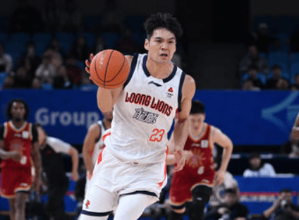 陈国豪全场出战17分钟，6中2得到6分3板1助攻1抢断