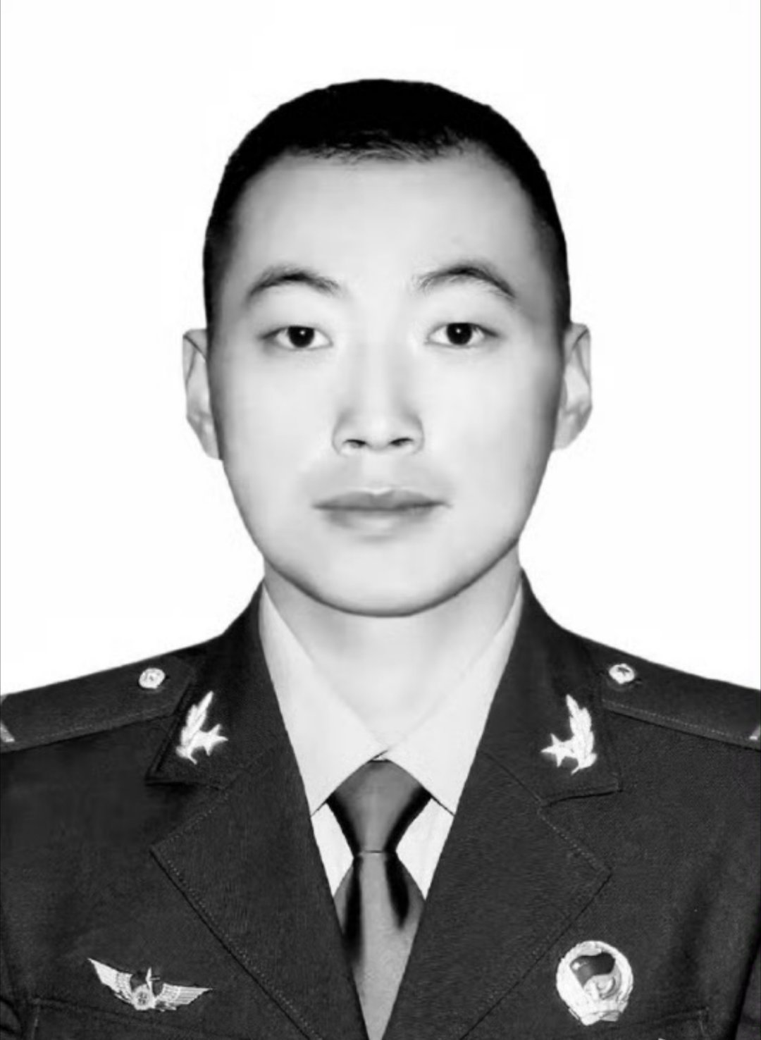 边防战士马子涵，在高原执行任务期间因公牺牲，时年仅25岁。[伤心]他用生命在喀喇