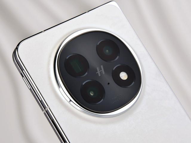 从堆料到减负，今年的大折叠为何执着于轻薄？