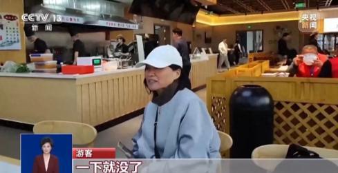 央视曝光悬空寺景区乱象：游客凌晨5点排队买不到票，黄牛却能买到售罄票，100元的