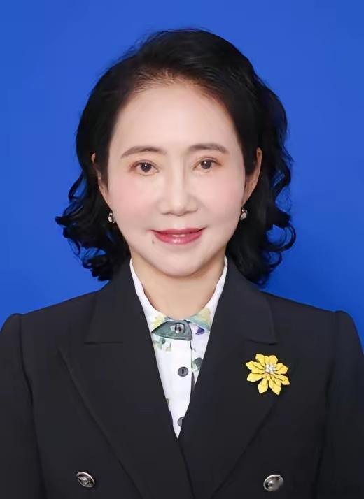 这次够狠！周晓萍不仅公开道歉，还拿出实际行动，停发自己一年的工资，大约110万。