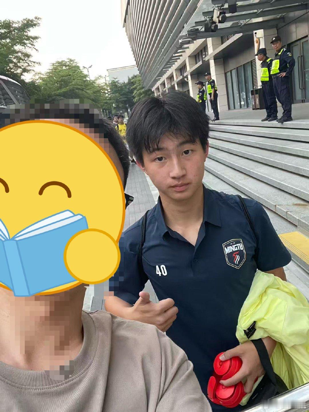 基本每个客场都有亲友团来助威