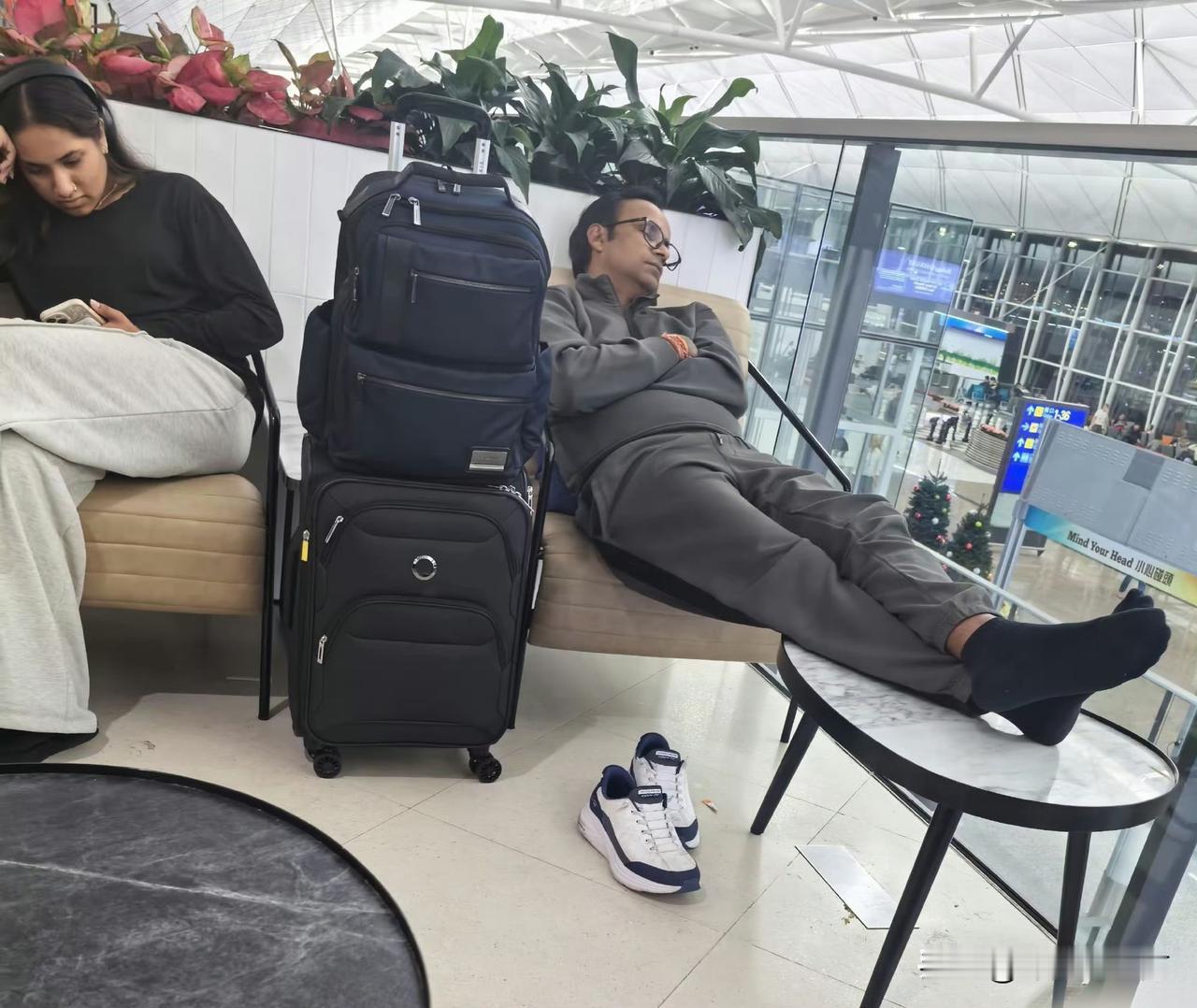 他们被人指责真的是活该！不管到哪里都是我行我素，没有一点素质可言！

他们总说我