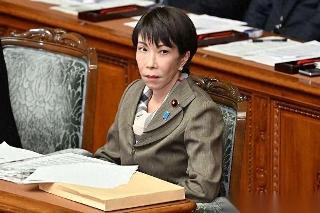 85万亿日元，这就是高市早苗给日本防卫预算开出的最新“天价单”。为了赶在访美前给