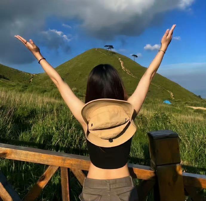 生活最好的样子， 是懂得渡生活的难， 也懂得谢时光的暖，烟火人间，独善其身， 看