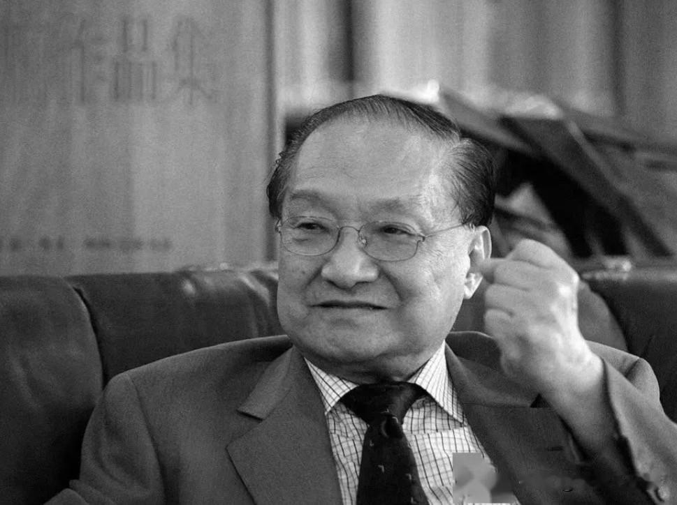 徐岱院长（教授）对金庸的评价是否准确
徐岱教授评价金庸：“作为一个人，金庸算得上