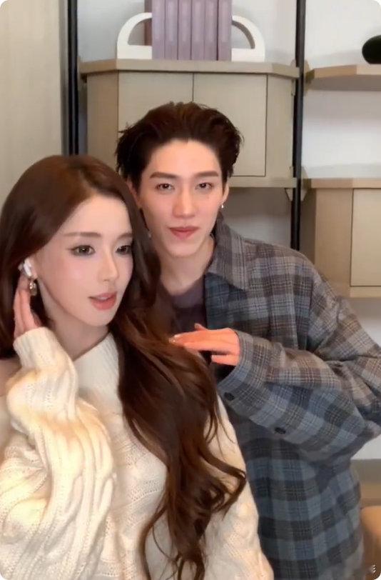 迅猛龙和PP林祎凯合拍视频 谁的双厨狂喜时刻！迅猛龙和 PP 林祎凯的合拍视频，