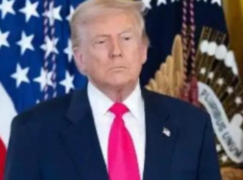 一个惊天消息炸翻了国际舆论场：普京的心腹居然带着12万亿美元的价码找上了特朗普。