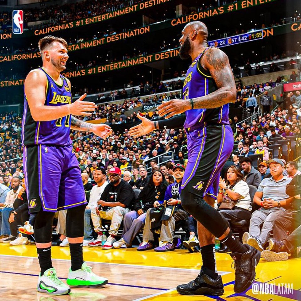 东契奇40分9板10助，7记三分。詹姆斯30分5板2助，14投13中。不敢想詹姆