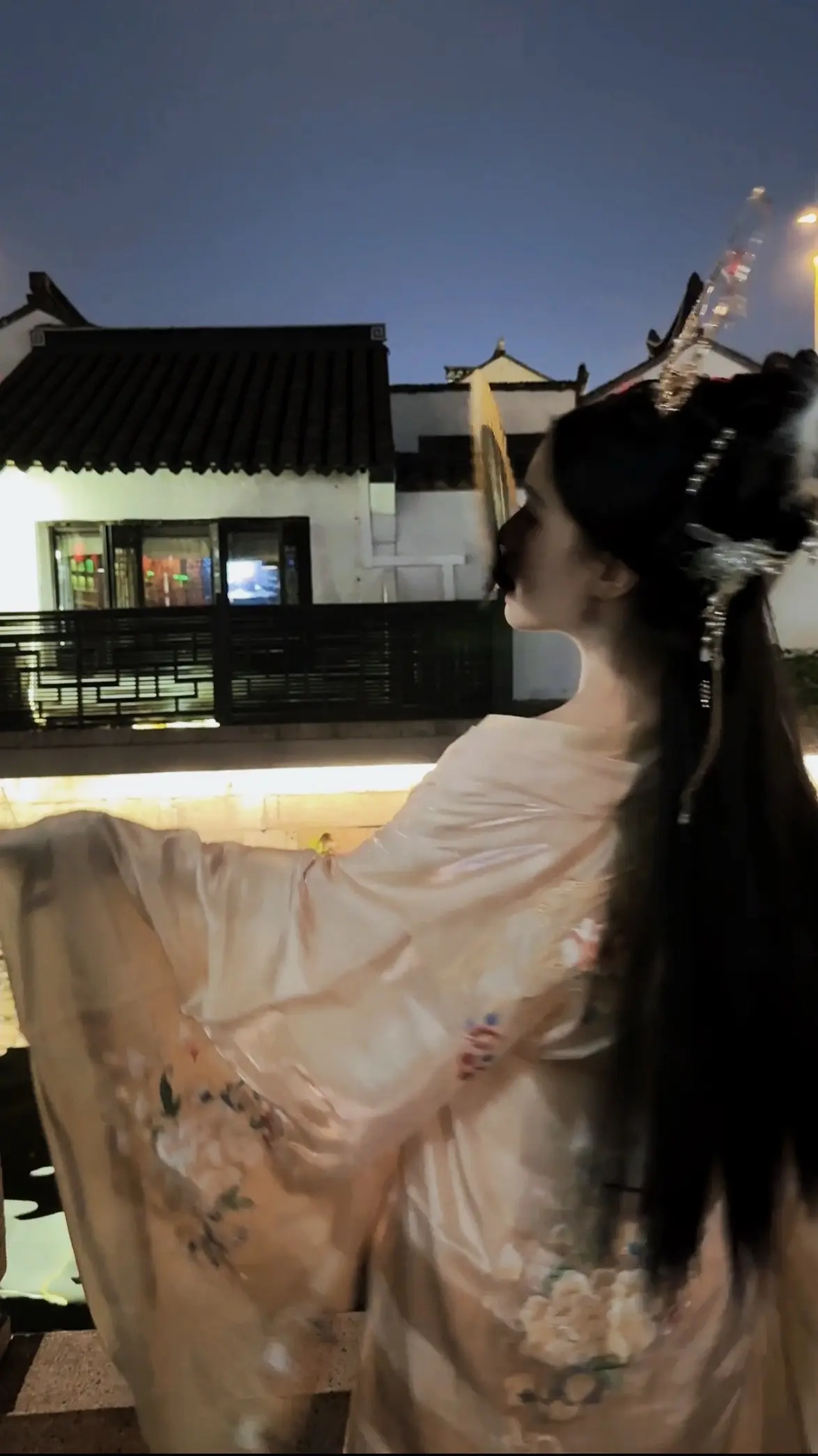 人随春好  春与人宜