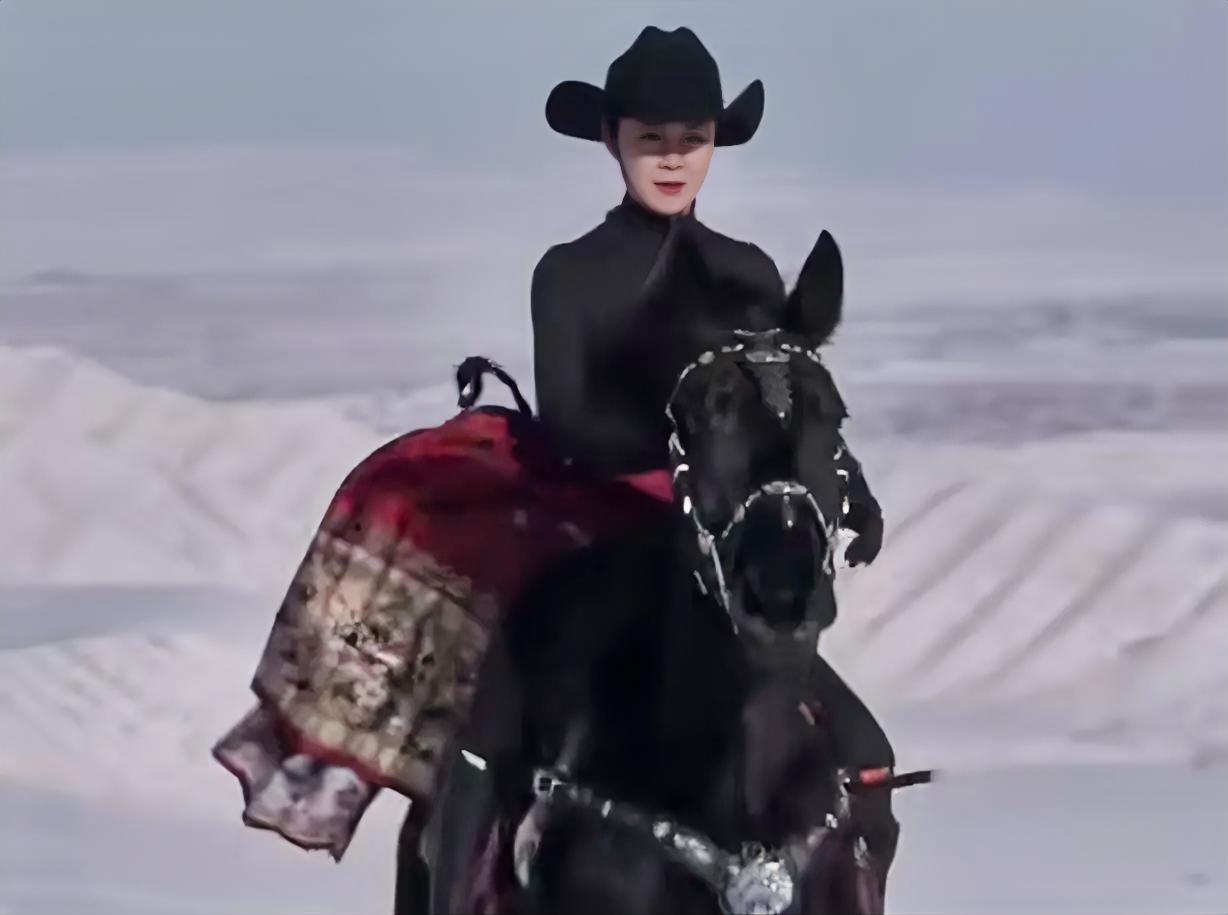 万千网友一整天的祝福。
还是没有迎来好消息。
官方确认“网红干部”贺蛟龙坠马离世