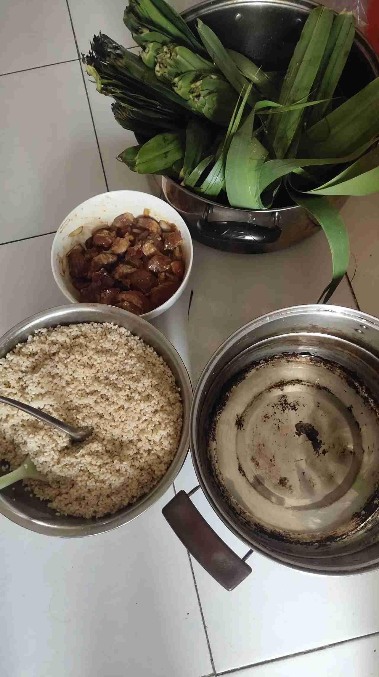 这几天有点纠结，周五就是端午节了，往年这个时候就开始为包粽子做准备了。

   