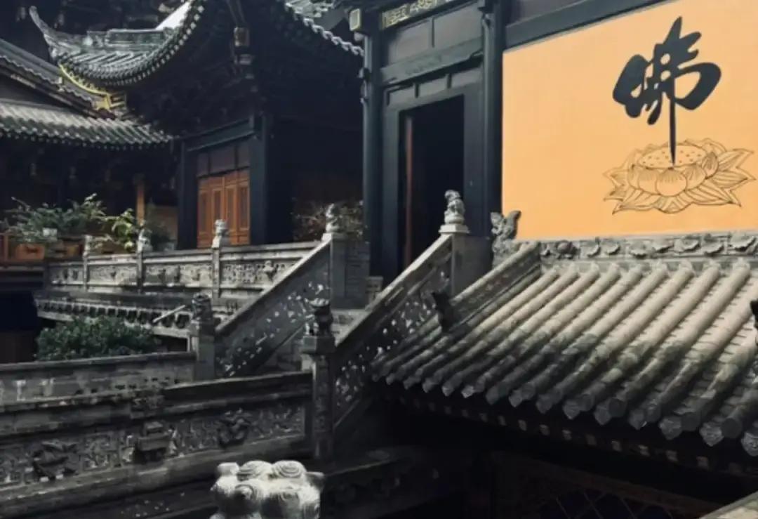 刚刷到条情感树洞文案底下评论区全是说“这文案看着像编的”底下评论区全是说“这文案