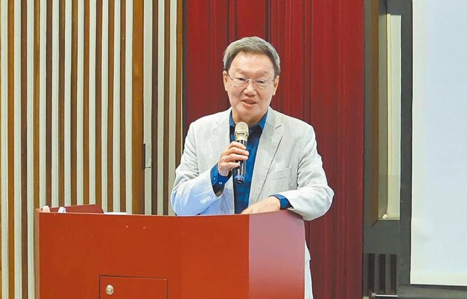 就在刚刚，

台“安全局前秘书长”苏起发表声明，

5月17日，针对特朗普公开表