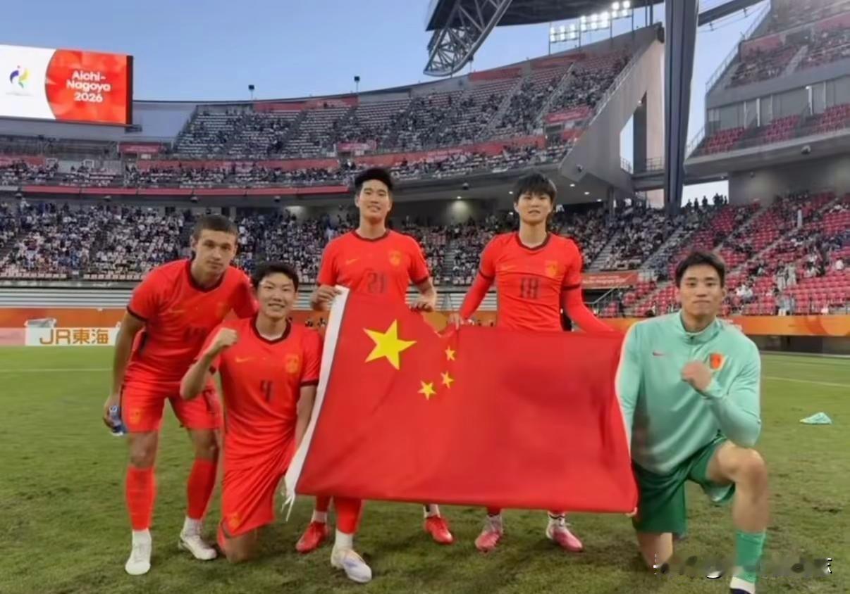 希望泰山队年轻球员早日扛起国家队和俱乐部的大旗山东泰山 中国男足u23 彭啸 依