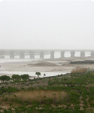 洛阳桥
在福建泉州那片被海风常年吹拂的土地上，洛阳江浩浩荡荡地奔涌入海，波涛汹涌