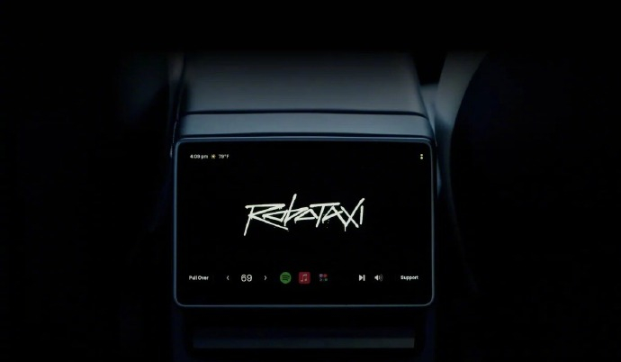 特斯拉通过软件更新，移除了 Model Y Robotaxi 车内的转向灯提示音