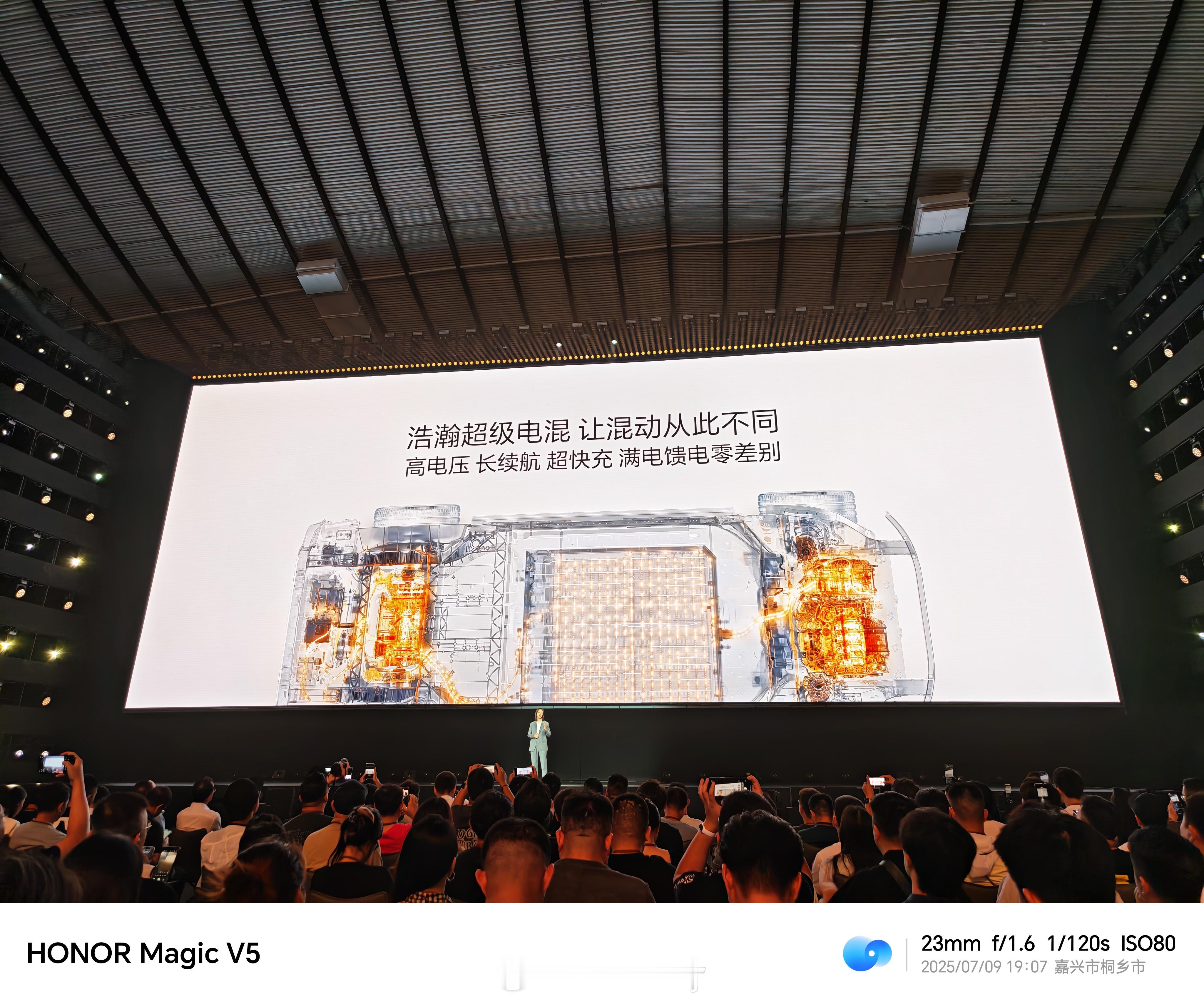 今天极氪9X技术发布会看点很足呀，浩瀚超级电混，直击使用痛点，高电压，长续航，超