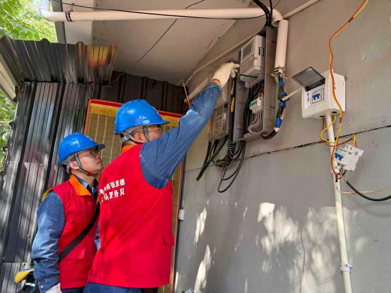 国网蓝田县供电公司：“暖冬保电”多举措发力，守护群众用电“幸福感”
 
立冬已过