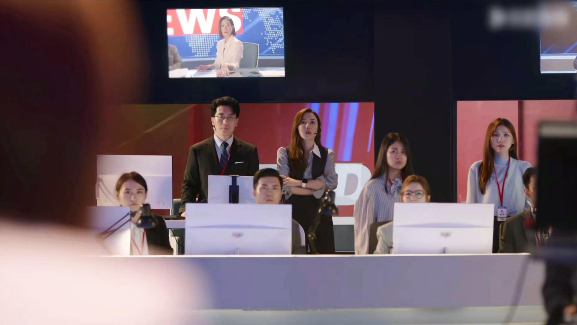 谁懂跟着文慧心目光看过去画面中间是张家妍的救赎感！！张家妍找到了破局关键点一瞬间