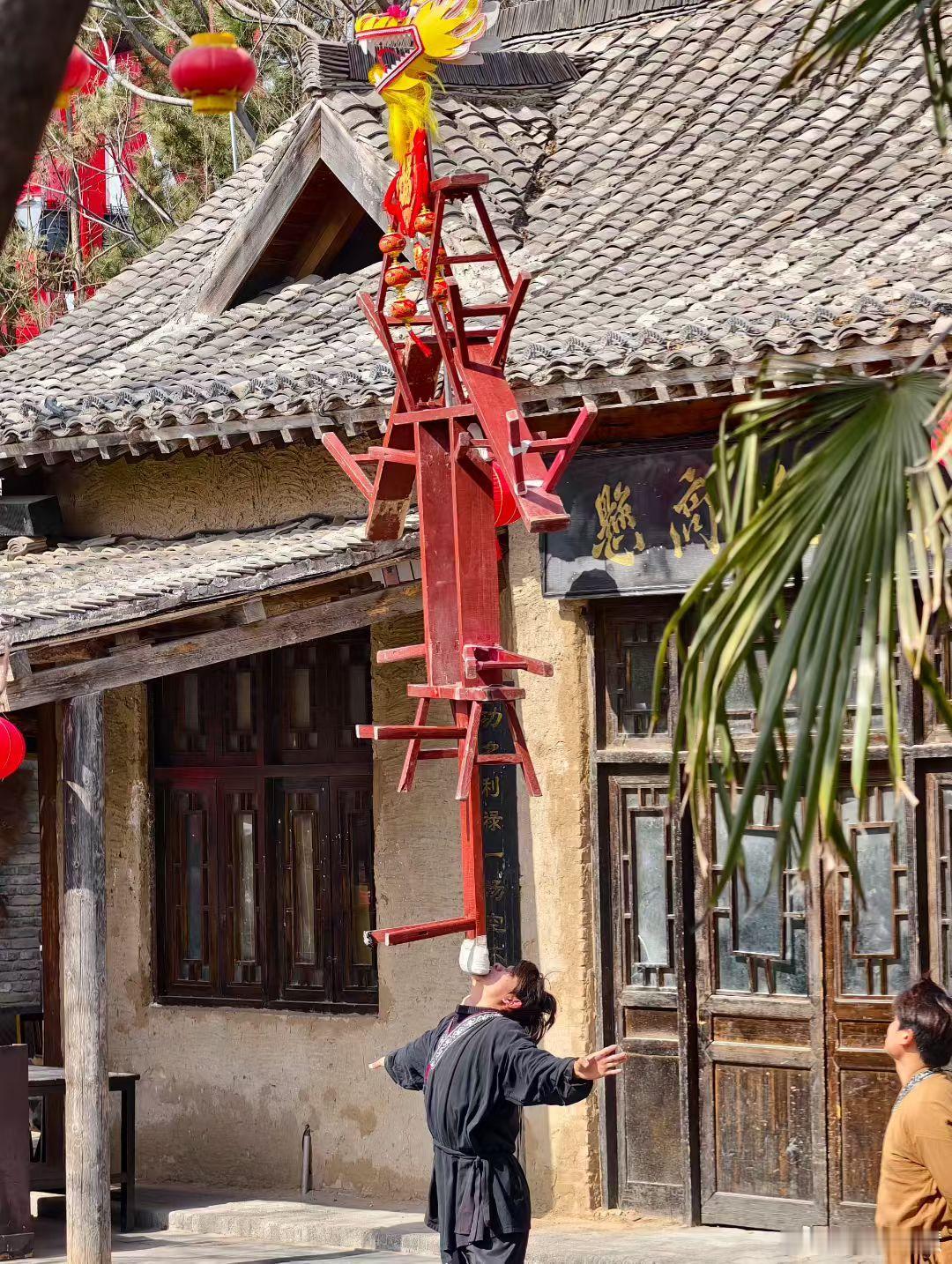 越长大越看不得杂技表演真的是这样，小时候特别喜欢看杂技表演，现在看着十几岁的孩子
