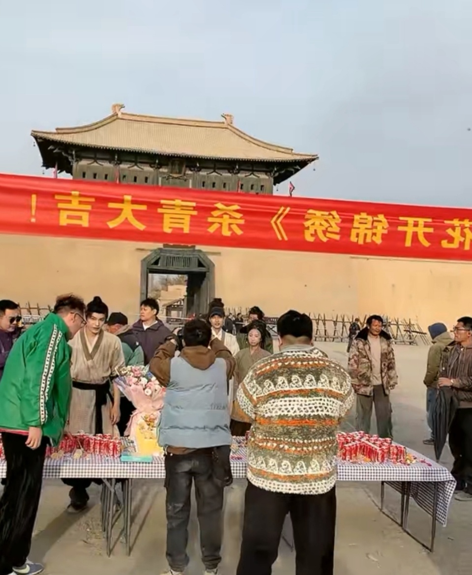 丁禹兮花开锦绣杀青了丁禹兮花开锦绣杀青图 恭喜小丁新剧《花开锦绣》杀青啦！！！丁