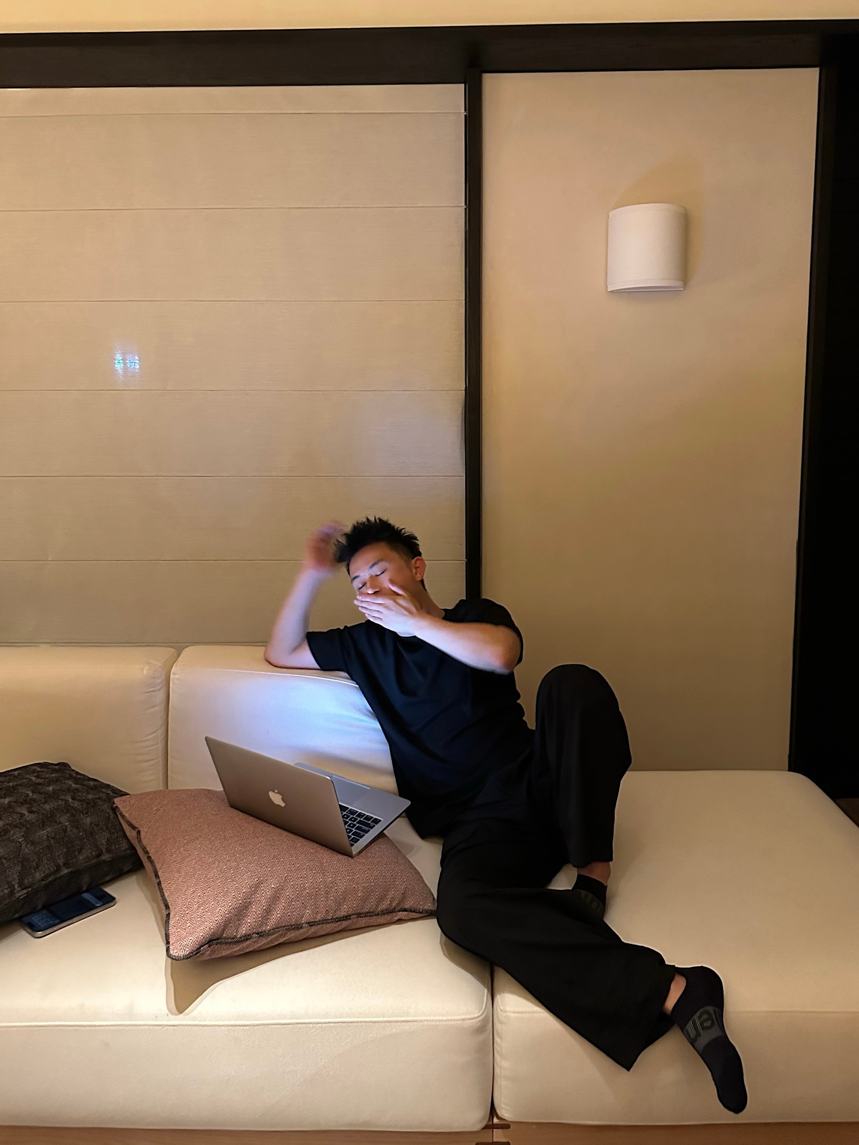 思慕社字母 “你是我深夜崩溃时唯一想联系的人，却也是我清醒后不敢再打扰的人。原来