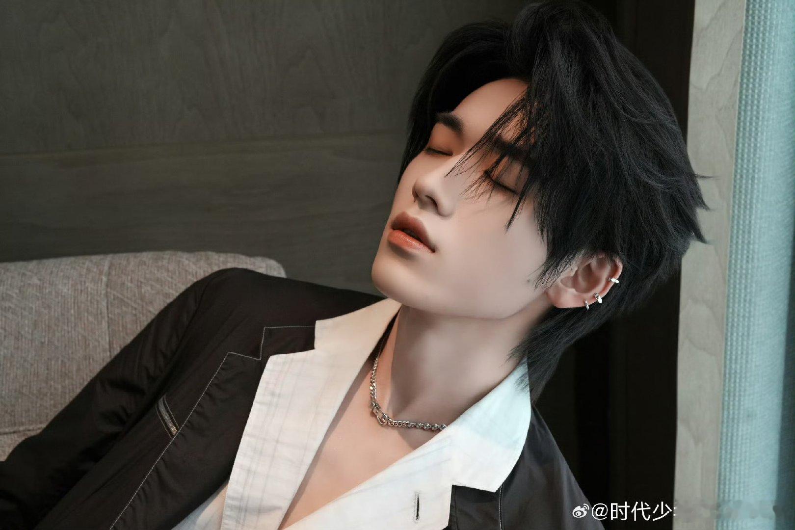 宋亚轩本周国乐无双造型宋亚轩够贵气够好看宋亚轩够贵气够好看，帅成啥了国乐无双