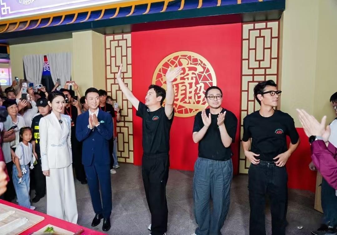 《欢迎来龙餐馆》资源太强，能搭上央视宣传春风，这票房不爆了。
CMG电影文化嘉年