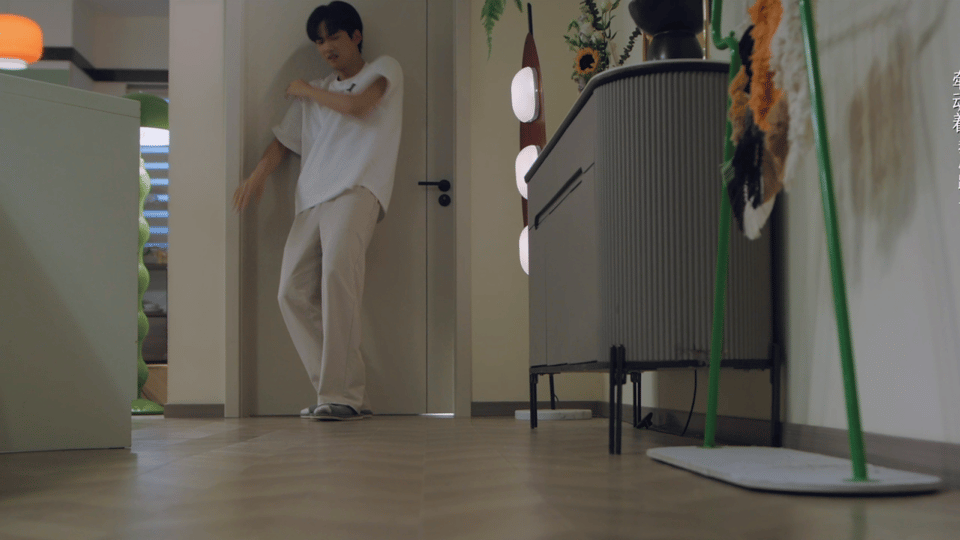 周柯宇声比人先碎了周柯宇那“声比人先碎”的演绎，绝了！纯粹爱意被碾碎的痛，全在他