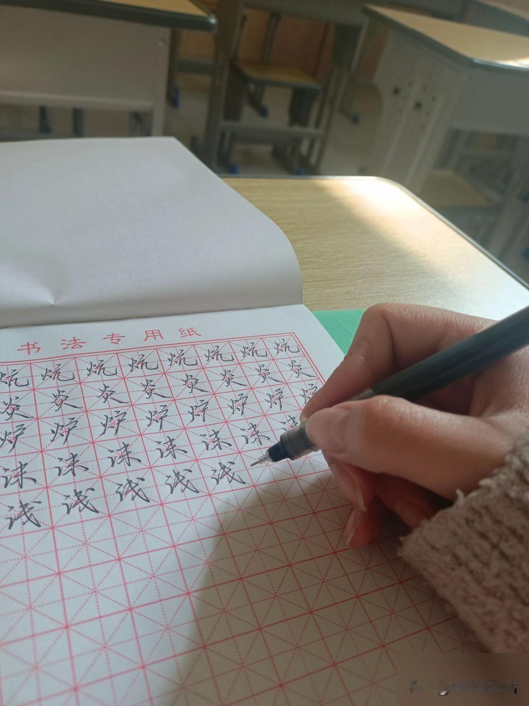 上班族女生坚持练字Day314

今天阳光正好，太适合练字了#每日硬笔书法# #